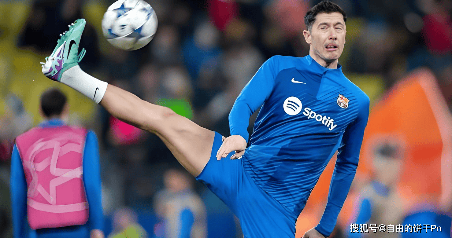 28quan- 莱万多夫斯基迎来十五赛季出色发挥，加拿大队观众热烈欢呼！赛场气氛高涨