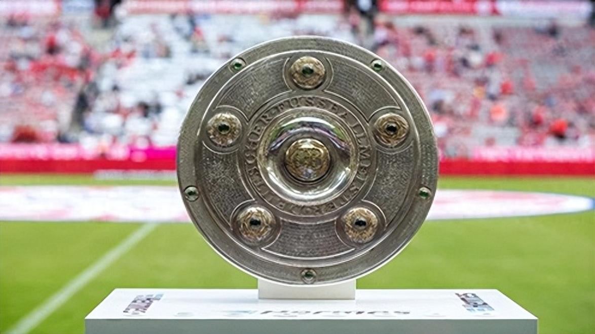 28圈- 德甲斯图加特球衣 