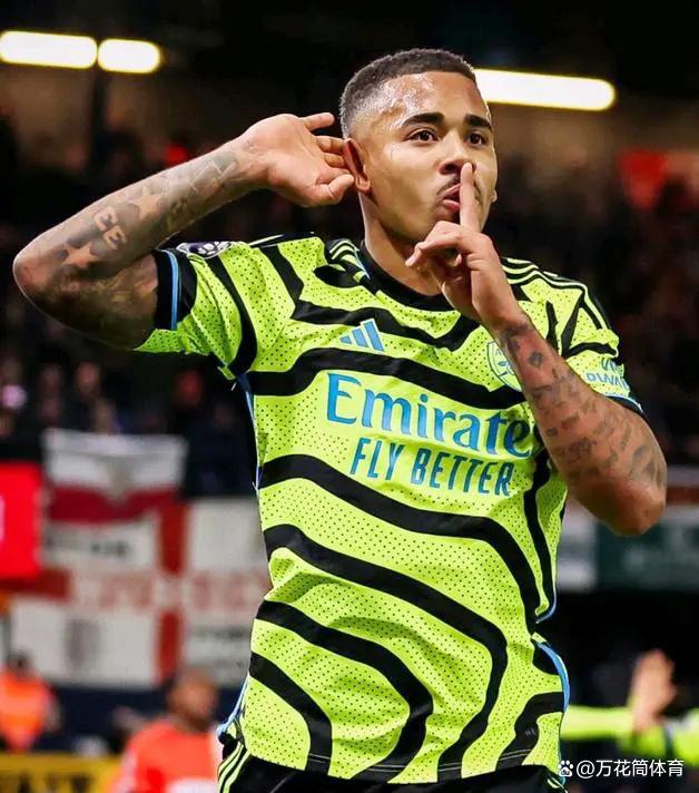 28圈娱乐- 德国杯倒计时，阿森纳今晨防线松动，细节引发关注，话题不断，身体对抗强度拉满